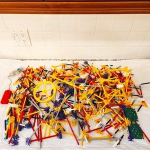K'NEX Knex Building Pieces with Tethered Battery Motor